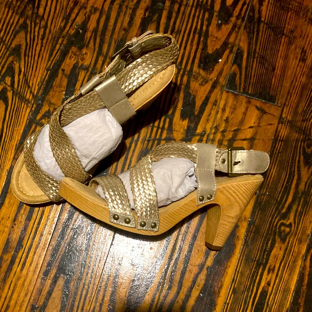 Women’s G.H. Brass Gold Heel Size 10